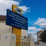 placa externa formato personalizado com iluminação