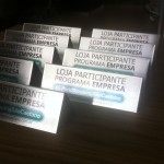 display de mesa em aço escovado