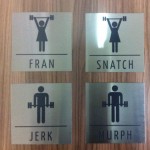 Placas de sala em aço escovado