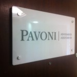 placa de porta em acrílico com adesivo