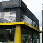 coluna e testeira em ACM amarelo 