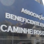 letras de pvc aplicadas em placa de ACM preto brilho